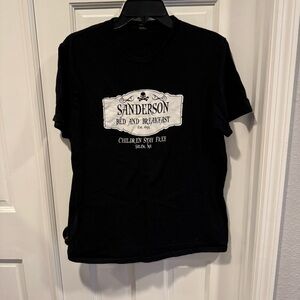 Sanderson Bed & Breakfast Salem T-Shirt‎ – Size M (Unisex)